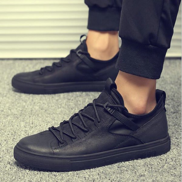 New Hot sale fashion male casual shoes all Black Men s leather casual Sneakers fashion Black