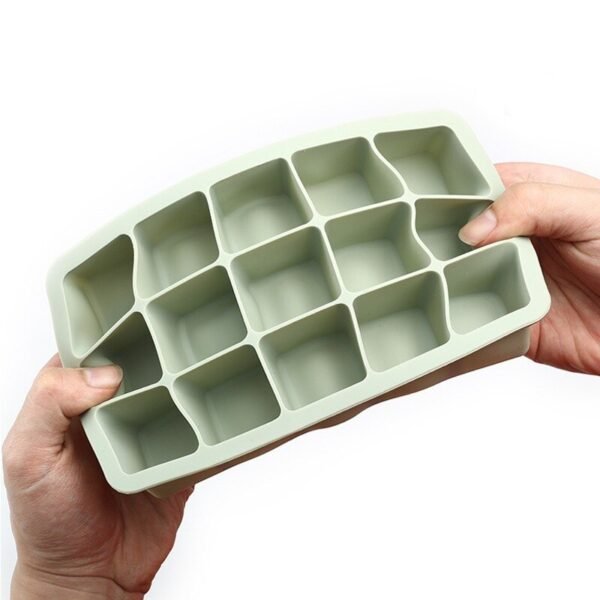 Silicone Ice Cube Mold Ice Cube Maker Flexible Silicone Ice Cube Tray with Lid Kitchen Gadgets